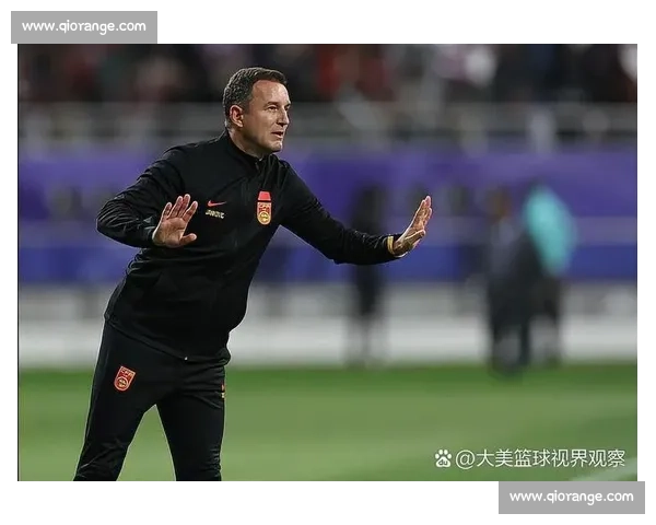 中国队鏖战韩国队，赛场激烈对决引发球迷热议与战略思考